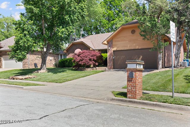 4736 S Stewart Avenue, Springfield, MO 65804