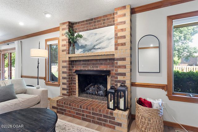 4736 S Stewart Avenue, Springfield, MO 65804