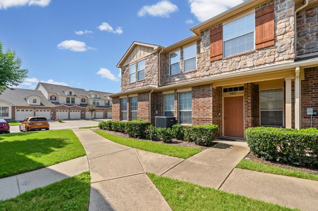 2204 Canterbury Park Drive, Grand Prairie, TX 75050