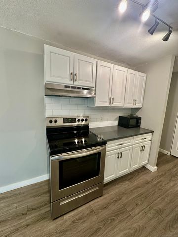 111 Sherbrooke Avenue 127, Hartford, CT 06106