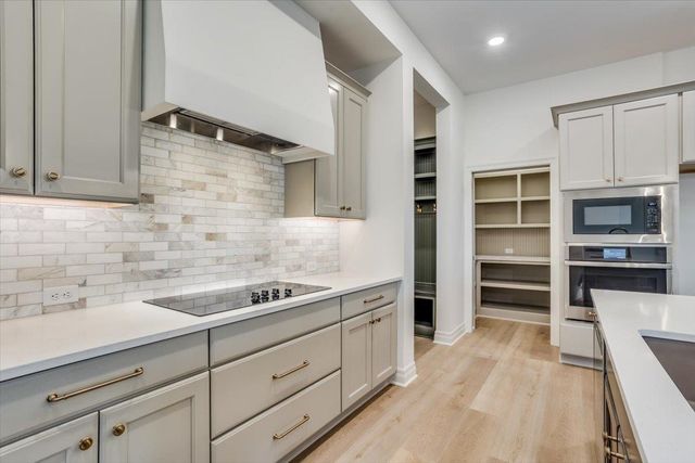 2799 N Curtis Ct, Wichita, KS 67205