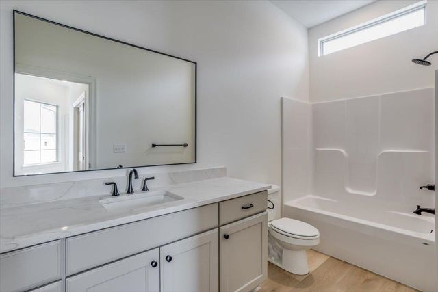 2799 N Curtis Ct, Wichita, KS 67205