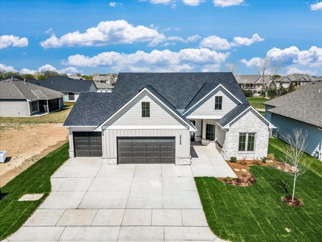 2799 N Curtis Ct, Wichita, KS 67205