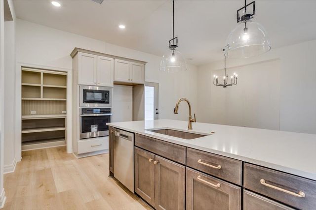 2799 N Curtis Ct, Wichita, KS 67205