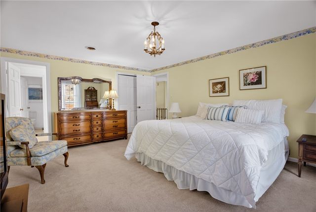 704 Scrubgrass Rd, Mt Lebanon, PA 15243