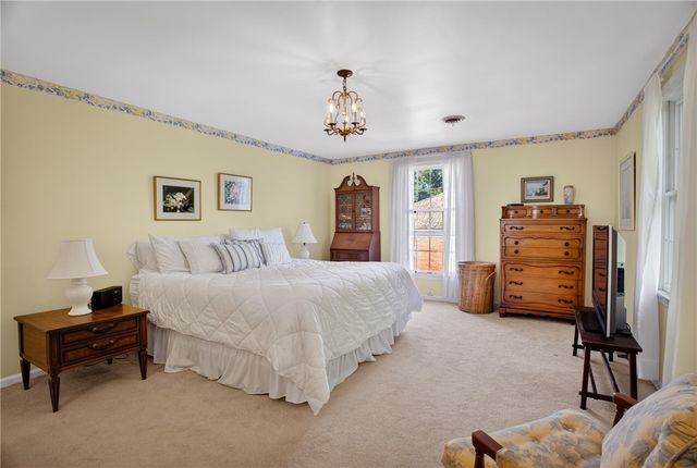 704 Scrubgrass Rd, Mt Lebanon, PA 15243