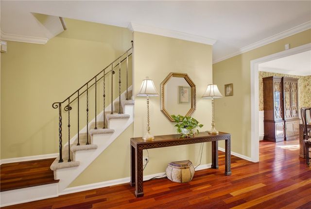 704 Scrubgrass Rd, Mt Lebanon, PA 15243