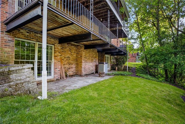 704 Scrubgrass Rd, Mt Lebanon, PA 15243