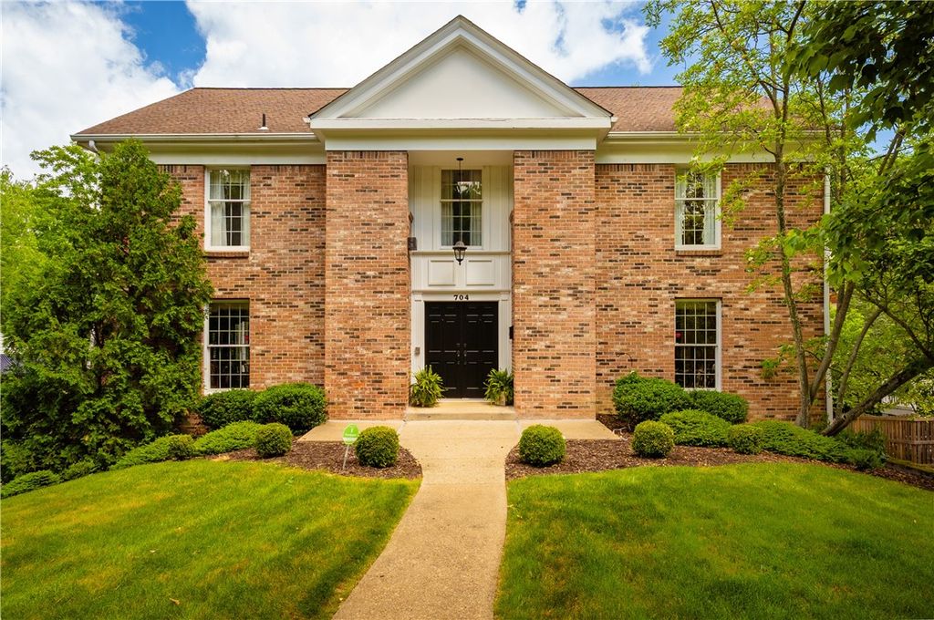 704 Scrubgrass Rd, Mt Lebanon, PA 15243