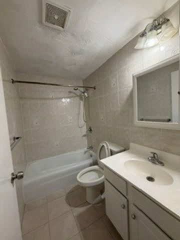 215 Winter St 3Q, Weymouth, MA 02188