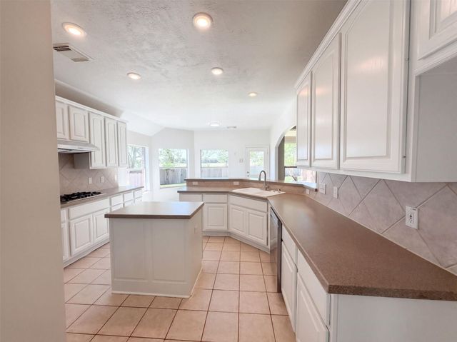 3307 Wolf Court, Pearland, TX 77584