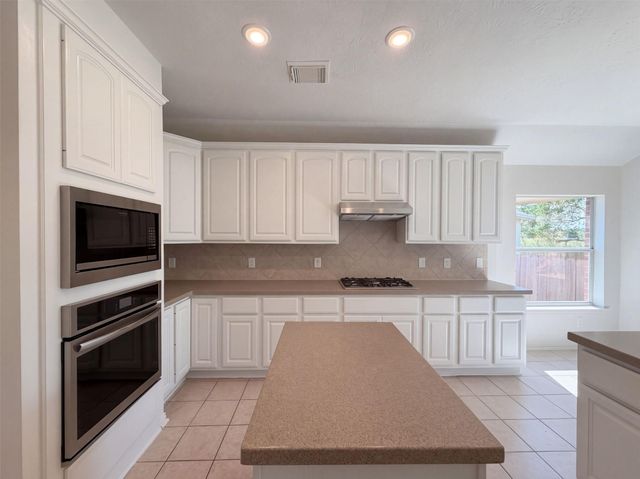3307 Wolf Court, Pearland, TX 77584