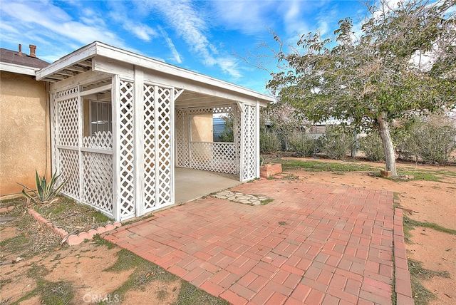 22133 Thunderbird, Apple Valley, CA 92307