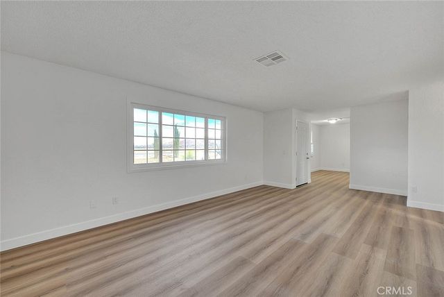 22133 Thunderbird, Apple Valley, CA 92307