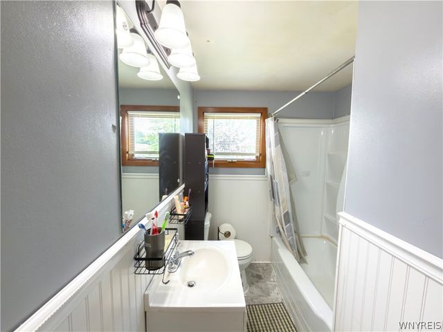 15 Sandy Lane, Cheektowaga, NY 14227