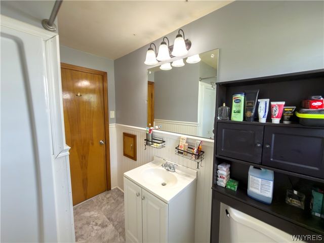 15 Sandy Lane, Cheektowaga, NY 14227