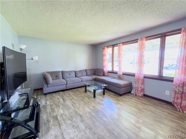 15 Sandy Lane, Cheektowaga, NY 14227