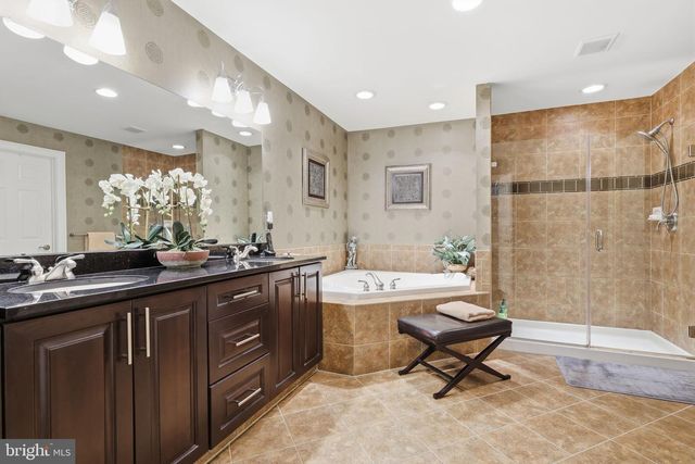 1246 SAINT JAMES DR, Langhorne, PA 19047