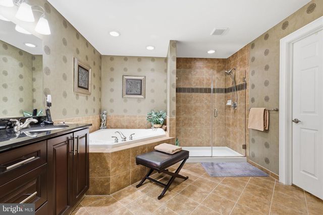 1246 SAINT JAMES DR, Langhorne, PA 19047