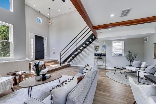 4305 N Mobile Avenue, Chicago, IL 60634