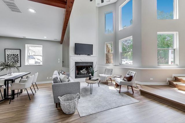 4305 N Mobile Avenue, Chicago, IL 60634