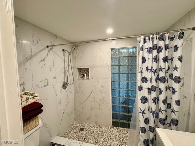 11242 Matlacha AVE, Matlacha, FL 33993