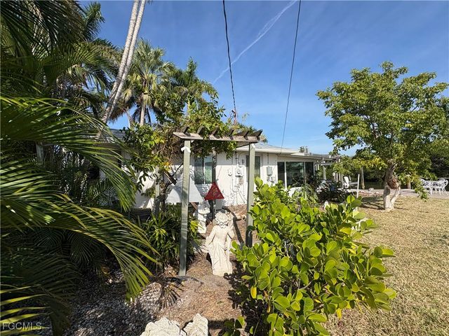 11242 Matlacha AVE, Matlacha, FL 33993