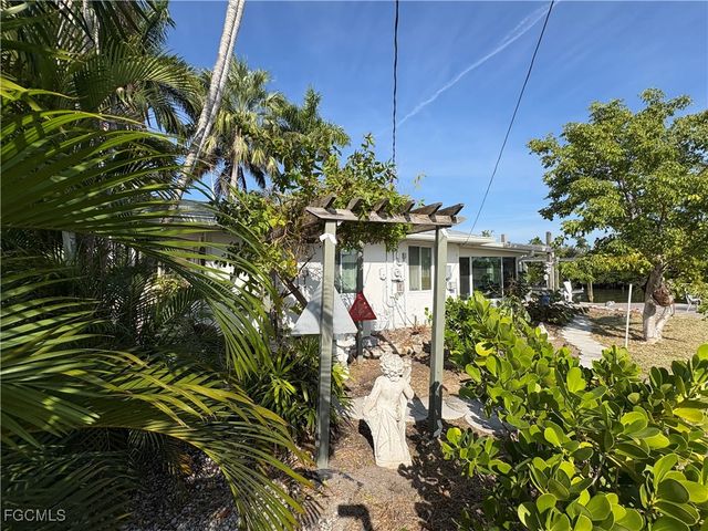 11242 Matlacha AVE, Matlacha, FL 33993