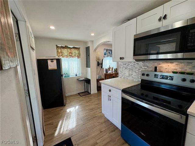 11242 Matlacha AVE, Matlacha, FL 33993