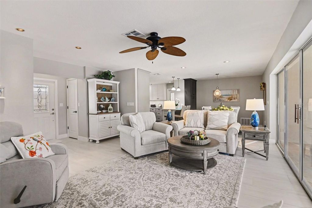 Image 4 of property listing at 543 BELVEDERE COURT, Punta Gorda, FL 33950