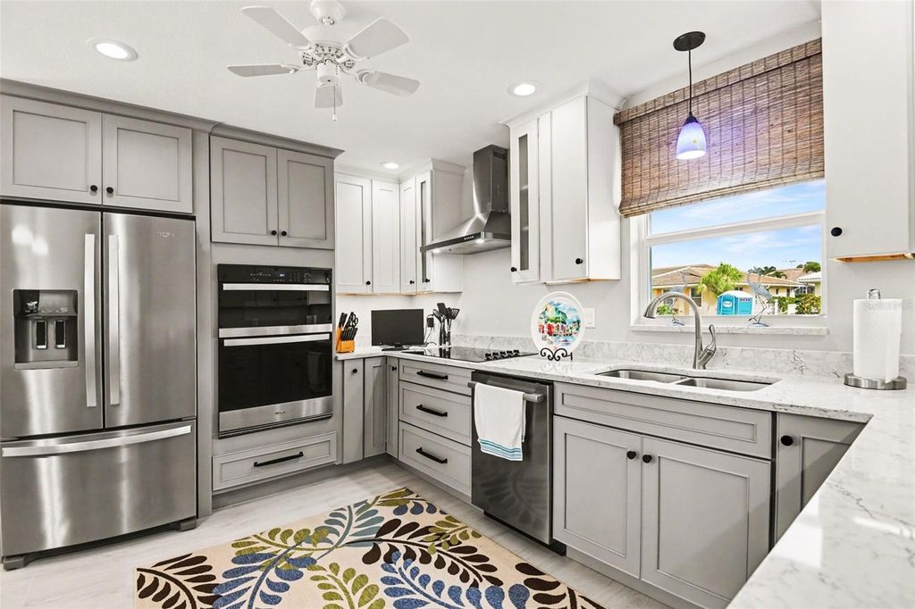 Image 10 of property listing at 543 BELVEDERE COURT, Punta Gorda, FL 33950