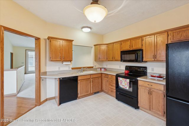1409 Weatherhill Court, East Lansing, MI 48823