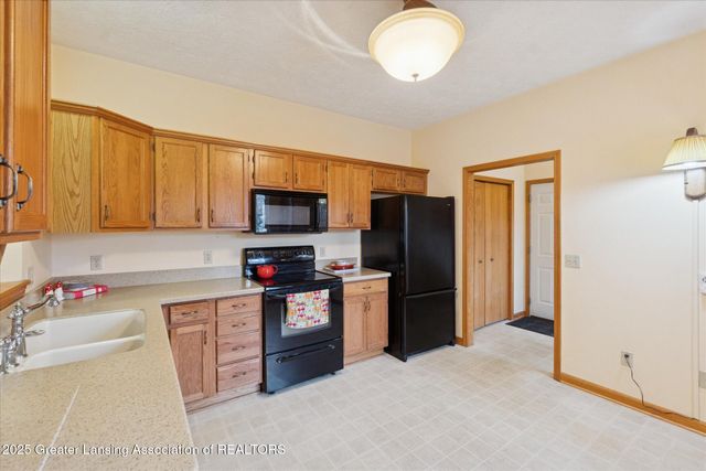 1409 Weatherhill Court, East Lansing, MI 48823