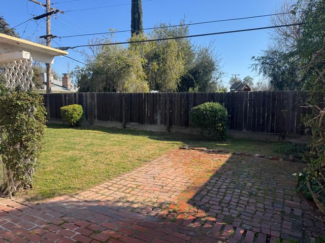 4656 N 5th Street, Fresno, CA 93726