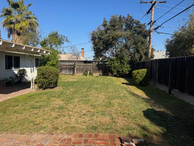 4656 N 5th Street, Fresno, CA 93726