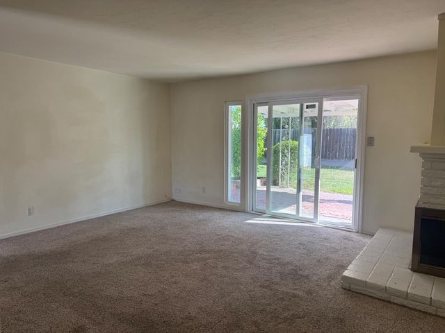 4656 N 5th Street, Fresno, CA 93726