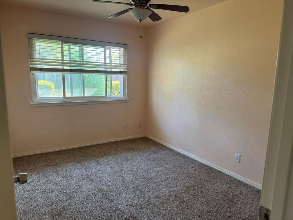 Image 11 of property listing at 4656 N 5th Street, Fresno, CA 93726