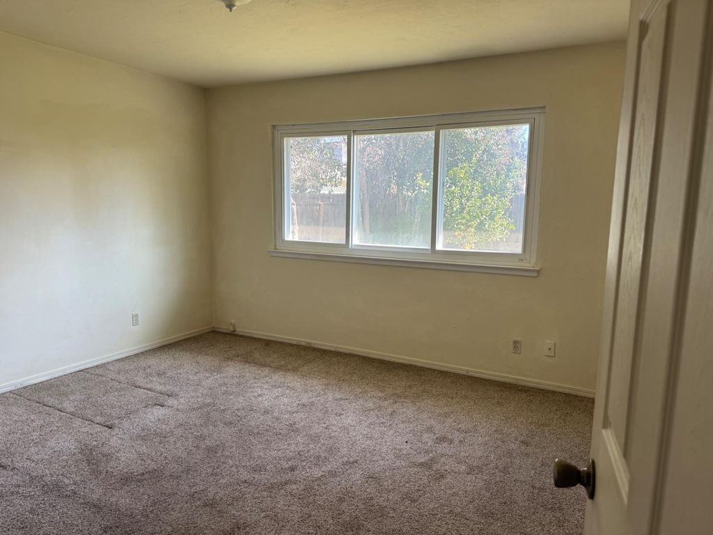 Image 12 of property listing at 4656 N 5th Street, Fresno, CA 93726