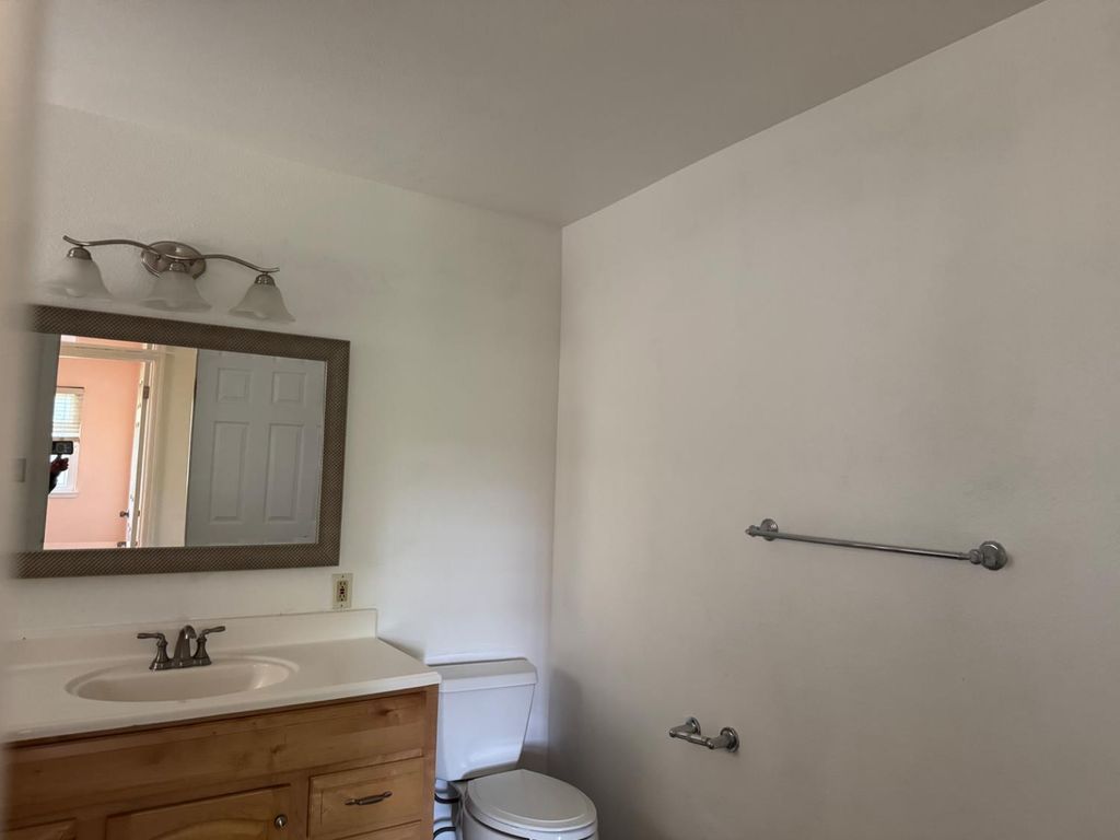 Image 16 of property listing at 4656 N 5th Street, Fresno, CA 93726