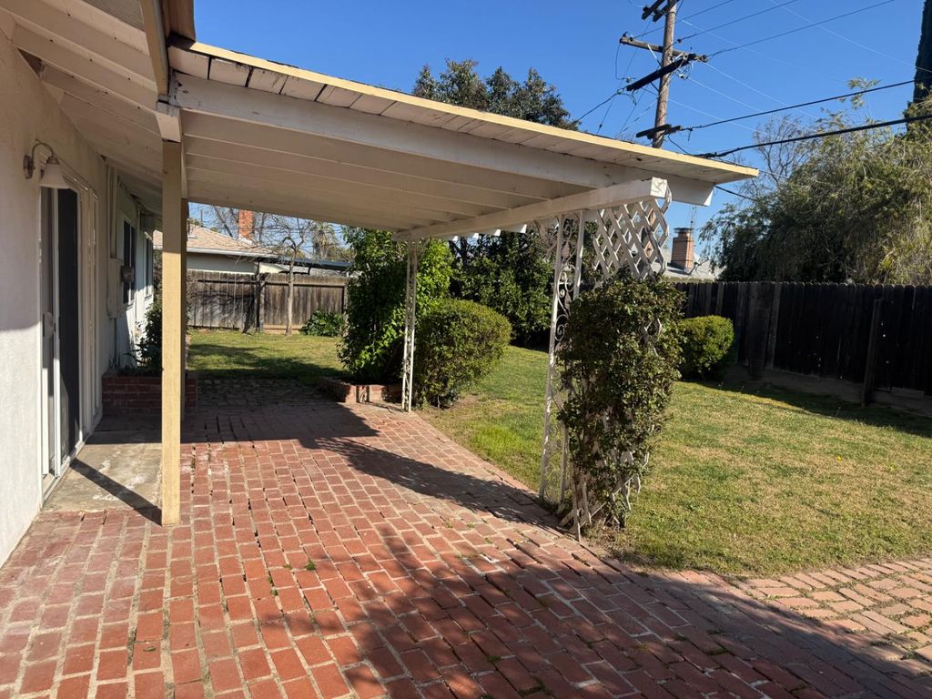 Image 18 of property listing at 4656 N 5th Street, Fresno, CA 93726