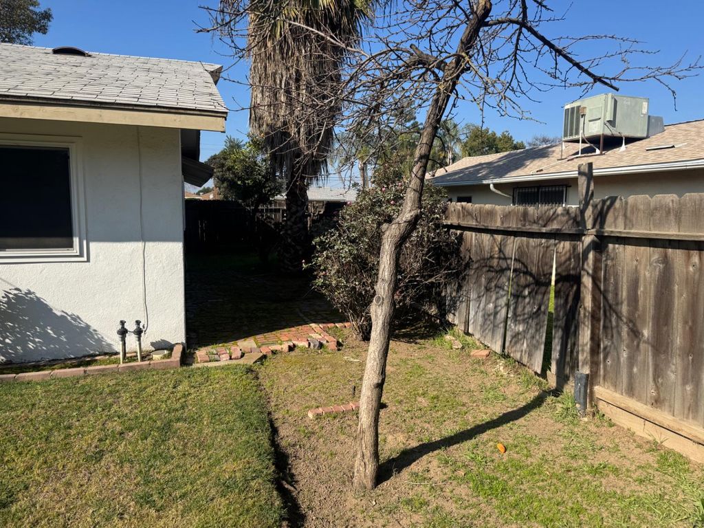 Image 22 of property listing at 4656 N 5th Street, Fresno, CA 93726