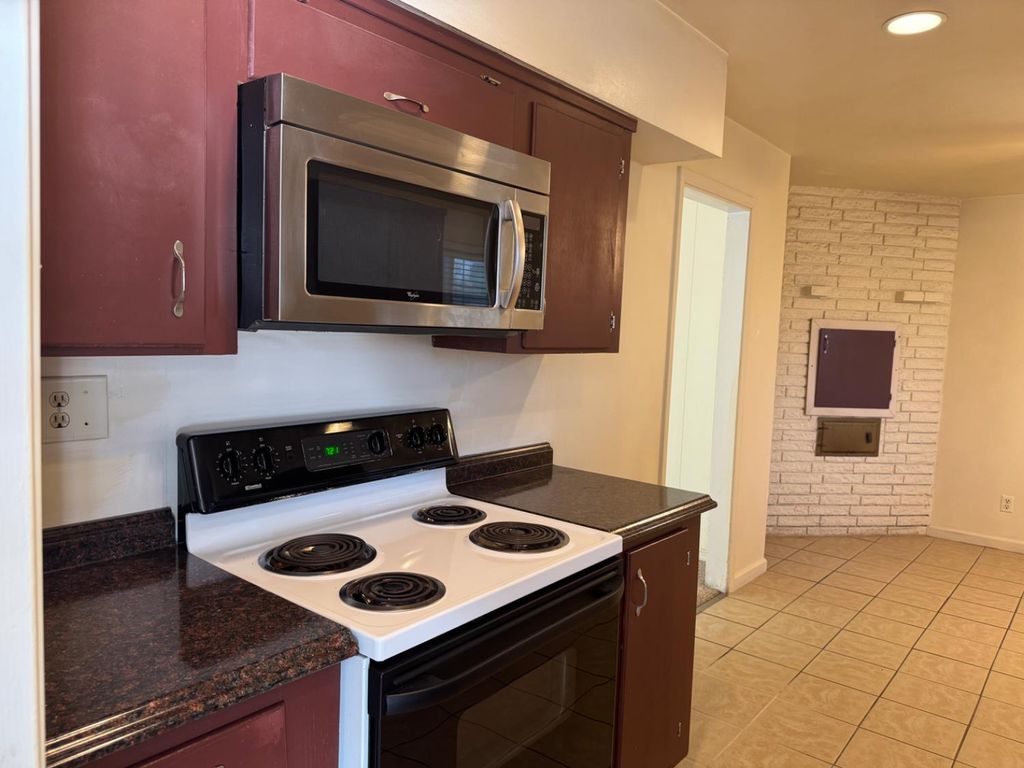 Image 4 of property listing at 4656 N 5th Street, Fresno, CA 93726