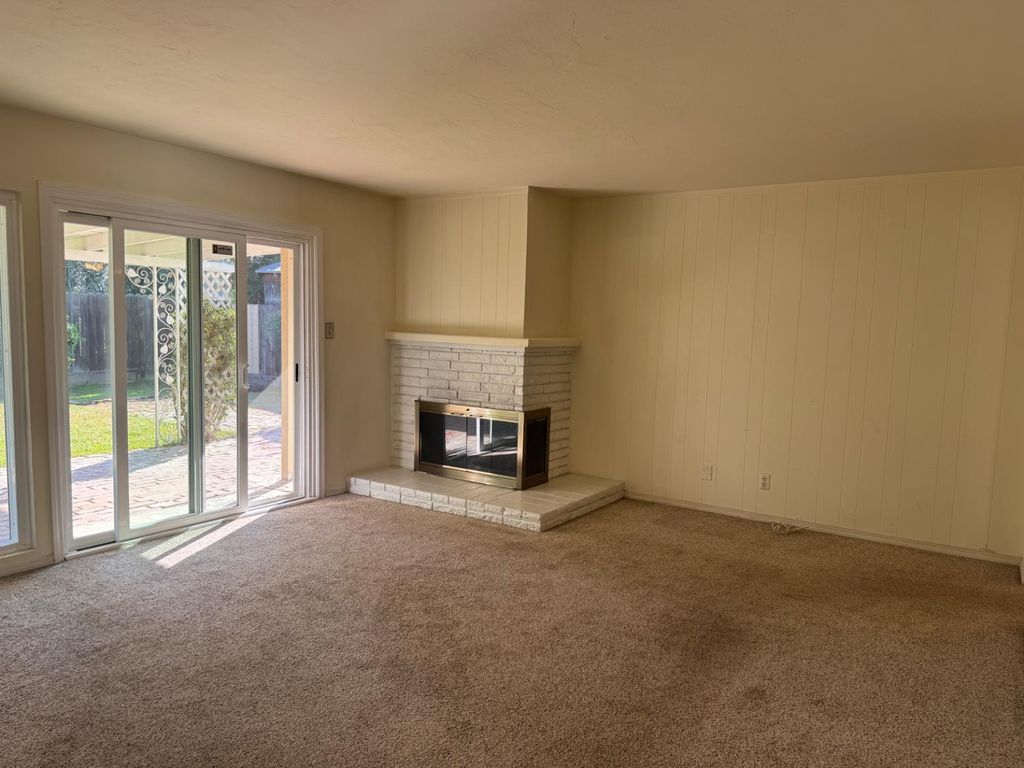 Image 9 of property listing at 4656 N 5th Street, Fresno, CA 93726