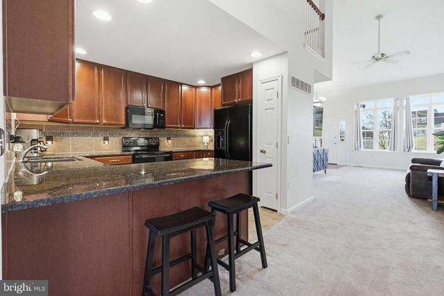 505 N BURBERRY LN, Mount Wolf, PA 17347