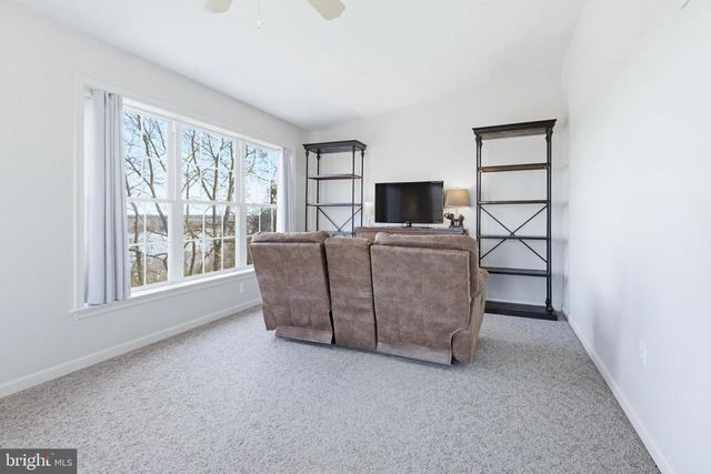 505 N BURBERRY LN, Mount Wolf, PA 17347