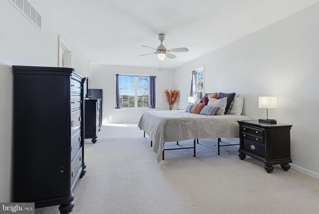 505 N BURBERRY LN, Mount Wolf, PA 17347