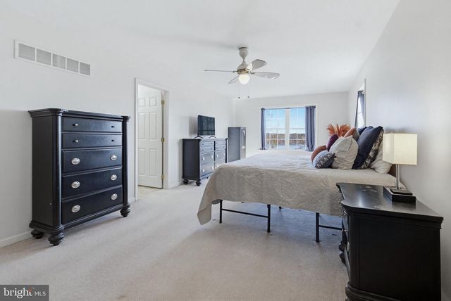 505 N BURBERRY LN, Mount Wolf, PA 17347