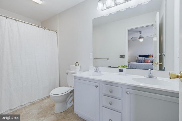 505 N BURBERRY LN, Mount Wolf, PA 17347