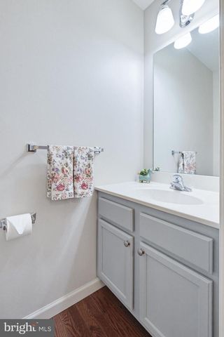 505 N BURBERRY LN, Mount Wolf, PA 17347