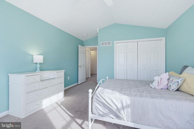 505 N BURBERRY LN, Mount Wolf, PA 17347